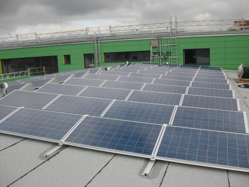 Groß-Gerau, Grundschule auf Esch Dach der Gross Gerau Grundschule mit Photovoltaik.